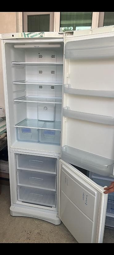 samavar satilir: 2 qapılı Indesit Soyuducu Satılır, rəng - Ağ — 2