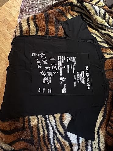 qara botinkalar: Balenciaga qara T‑shirt - Rəng: qara - Ön hissə: mərkəzdə ağ — 2