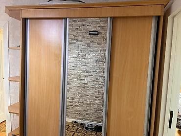 koridorda qarderob: Kupe şkaf – güzgülü, bucaq rəfli - Material: açıq palıd rəngində — 1