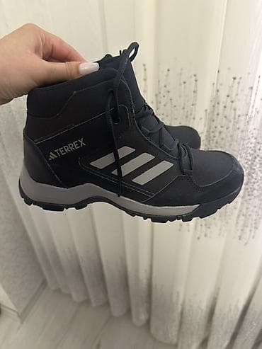 batinka kişi: Adidas Terrex yürüş/dağ ayaqqabıları - Model: Adidas Terrex orta — 2