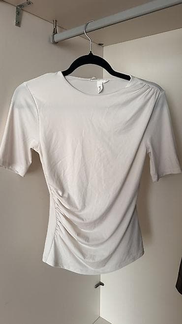 Köynək və bluzalar: Qadın köynəyi – ağ rəng, qısa qol hec geyinmiyib - Klassik dairəvi — 1