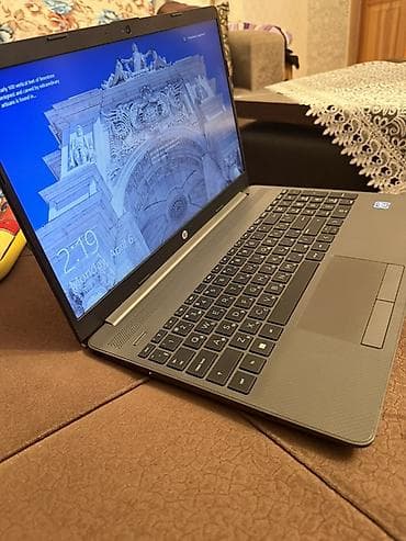 klaviatura notebook: HP noutbuk Xüsusiyyətlər: - Ekran: 15.6" (parlaq, nazik haşiyəli — 2
