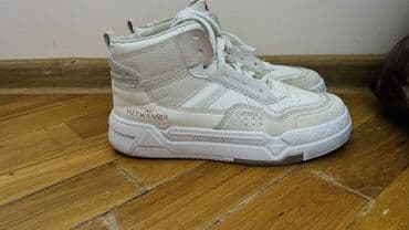 Ölçü: 39, rəng - Ağ, İşlənmiş