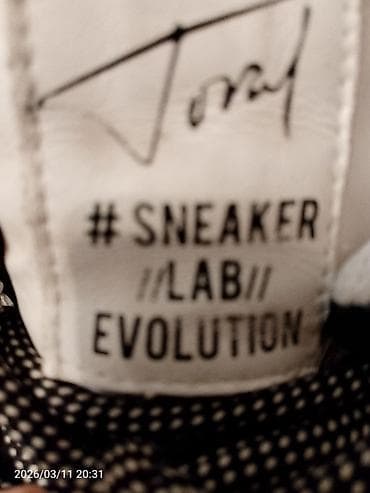 idman ayaqqabı: Joral Sneaker Lab Evolution təbii dəridən.idman ayaqqabısı geyinilib — 2