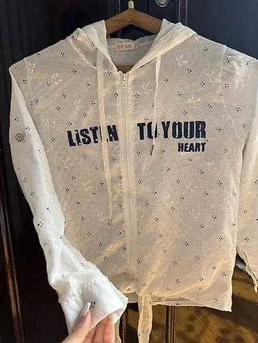 yagis geyimi: Açıq rəngli, yüngül parçalardan hazırlanmış kapüşonlu nazik — 2