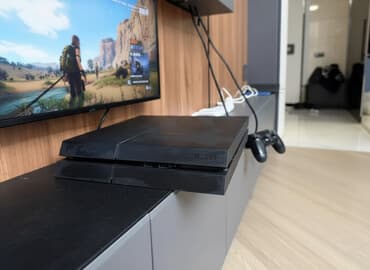 ps vita oyun konsolu: Sony PlayStation 4 (PS4) oyun konsolu Xüsusiyyətlər: - Model: PS4 — 2