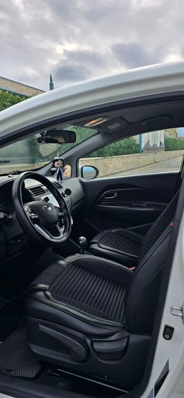 mersedes c 230: Kia Rio: 1.4 l | 2012 il Sedan — 8