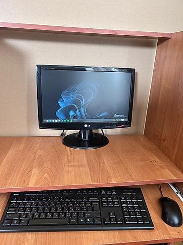 noutbuk satiram: Masaüstü kompüter seti klaviatura mouse sistem bloku monitor ekrandakı — 7