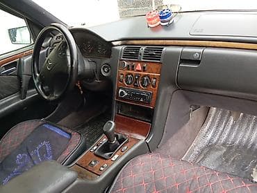 mercedes benz 208 d: Mercedes-Benz E-Class: 2.9 l | 1996 il Sedan — 6