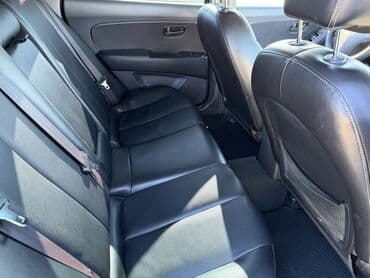 elantra qapı: Hyundai Elantra sedan - Korpus: 4 qapılı sedan, qara rəng - Mühərrik — 9