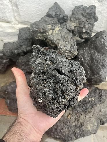 Akvarum üçün tebi vulkanik daşlar