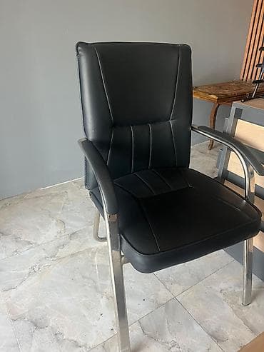 krslo: Ofis qonaq kreslosu – qara dərili - Model: metal karkaslı, 4 ayaqlı — 2