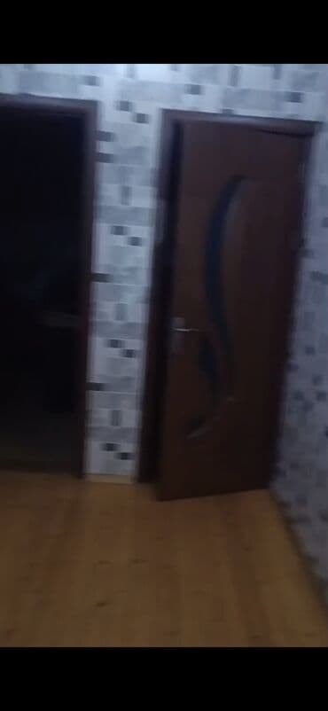 daskesende kiraye evler: Saray postunu keçəndən 200 m Bakıya tərəf, içəri yoldan 400 m məsafədə — 8