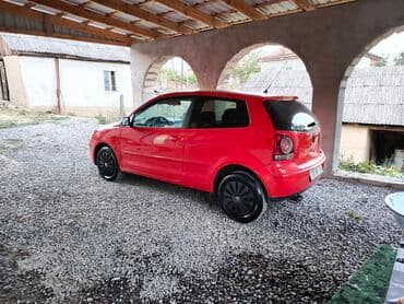 Motonəqliyyat: Volkswagen Polo hatchback, 3 qapılı, parlaq qırmızı rəng. Xarici: - — 2