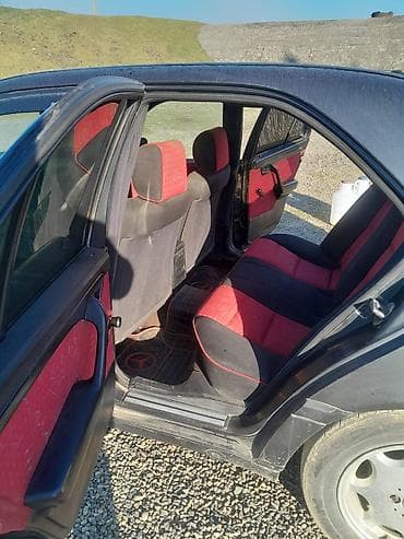 Mercedes-Benz C-Class: 2 l | 1996 il Sedan — 5