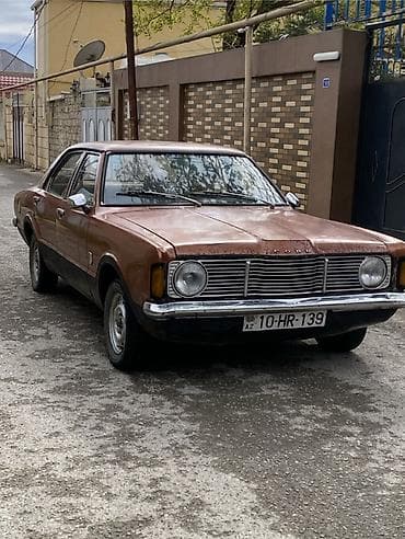 tekerler type 0: Klassik Ford Taunus sedan. 1973-cü il. Bütün sənədləri qaydasındadır — 4