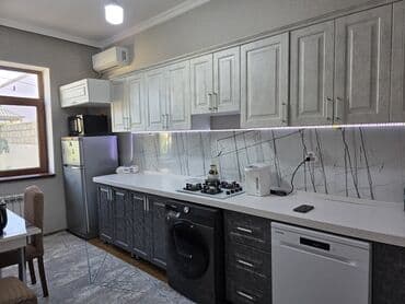 bina az kirayə: Satılır: həyət evi - Geniş, işıqlı mətbəx: üst- və alt şkaflar — 1