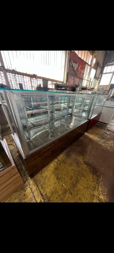 vitrinlər: Quru vitrin *SEVA XİRDALAN* Quru vitrin satilir. olcu 2 m qiymət 680 — 1