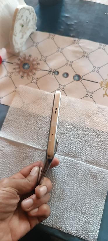 mikro naushnik: Smartfon – 3 arxa kamera modullu, ön kamerası ekranın yuxarı — 2