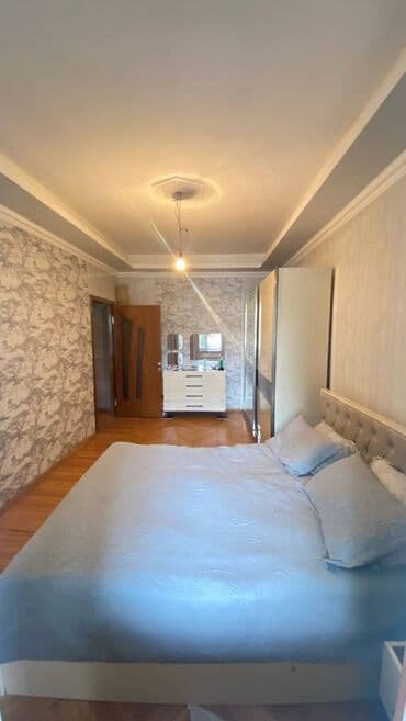 4 mikrorayonda satilan menziller: Bakı, 4 otaqlı, Köhnə tikili, 110 kv. m — 2