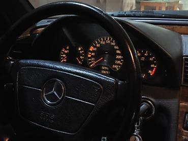 2107 qara: Mercedes-Benz C-Sinif sedan Xüsusiyyətlər: - Kuzov: 4 qapılı sedan — 6