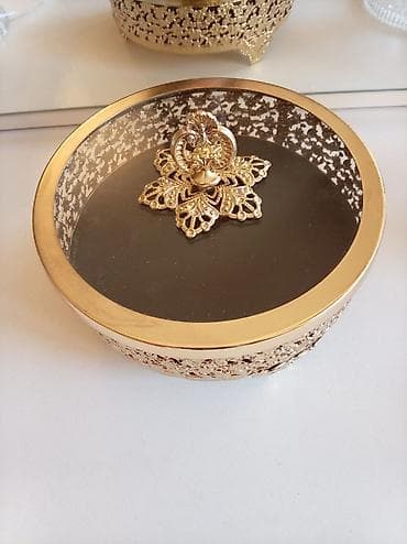 kamin pec: Qızılı rəngdə metalkəsim şirniyyat/qənnadı qabı (qapaqlı) - Material — 3