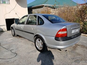 opel astra h 1.3 turbo qiymeti: Opel Vectra: 1.8 l | 1996 il 449000 km Sedan — 4
