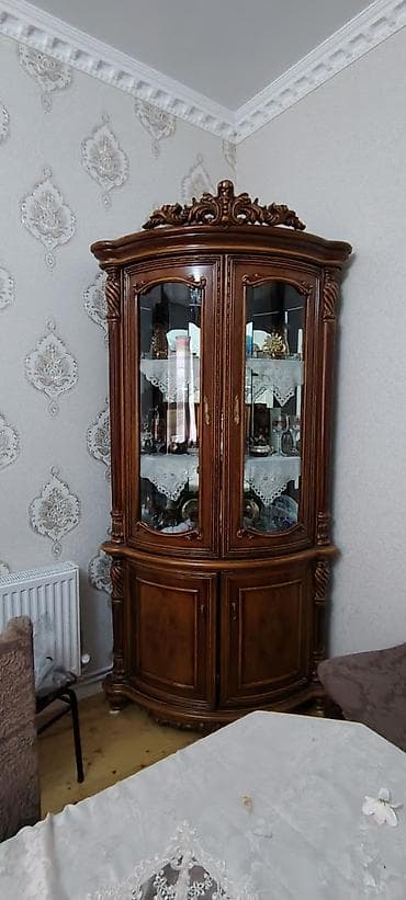 Mağaza avadanlığı: Şüşəli dolab vitrini, Ünvandan götürmə — 1