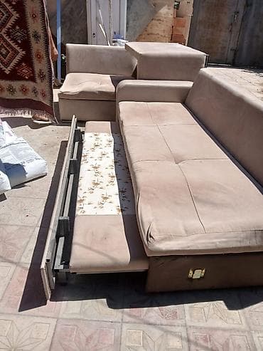 Di̇van-kravat, Divan, Açılan