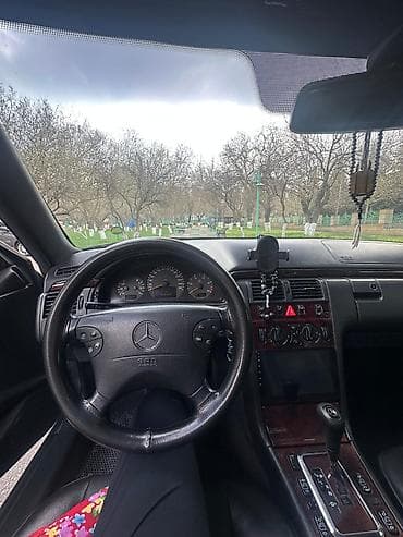 ford transit 5 1: Mercedes-Benz E-Class: 2.2 l | 1999 il Sedan — 7