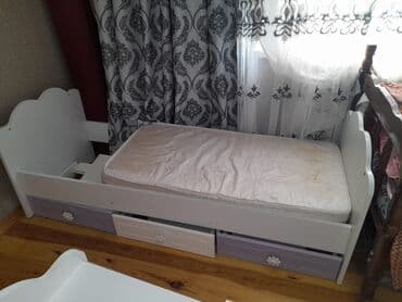 ikinci əl uşaq carpayısı: Oğlan və qız üçün, İşlənmiş, Dördbucaq, Beşik, Dəstsiz, Matras ilə, Yellənmə mexanizm ilə — 3