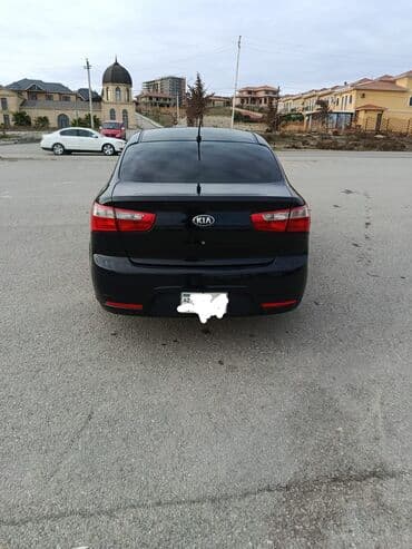 kvadrasikl satisi: Kia Rio sedan – qara rəng, 4 qapılı, kompakt şəhər avtomobili satılır — 4