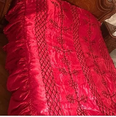 Yataq üçün Yeni Xovlu Yataq örtüyü, Ünvandan götürmə