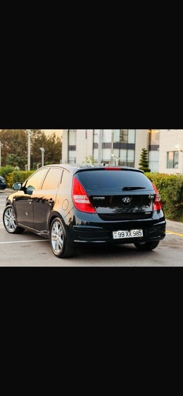 ucuz range rover: Hyundai i30, qara rəng, 5 qapılı hatchback. Mühərrik və yürüş - CRDi — 8
