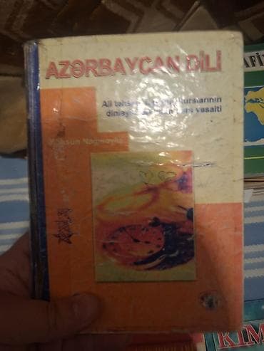 Dərslik və test topluları dəsti Tərkib: - Yeni Tarix 9 (dərslik) -