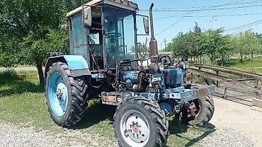 şuşə: Traktor MTZ (Belarus) tipli, ön güclü körpü ilə. - Dizel mühərrik, ön — 2