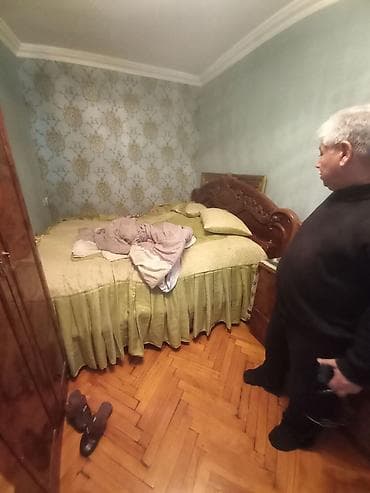 Satılır: Klassik üslubda mebel dəsti 2 eded kravat 1 neferlik Kunc — 3
