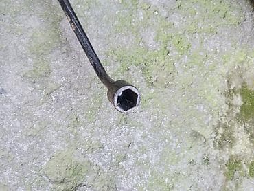 Maye divar kağızları: Universal təkər açarı / buji açarı kombinə alət - L‑formal dizayn — 2