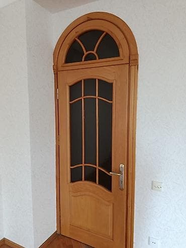 Fıstıq ağacından Taxta iç qapı (şüşəli)– tağlı üstlü vitraj