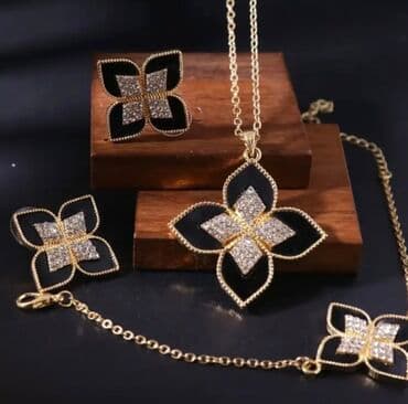 tek qas gumus uzuklerin qiymeti: 18K qızıl suyuna çəkilmiş və polad bijuteriyalar.Maqazin bağlandığı — 2