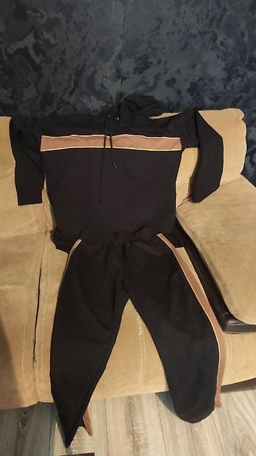 idman maykası: Idman dəsti – 2 müxtəlif model+2 sweatshirt 
hamisi 25 azn — 2