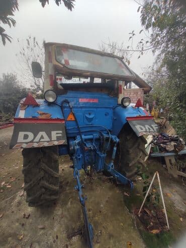 t 40 traktor satilir: Belarus MTZ traktoru - Rəng: mavi/ağ kabinalı - Kabinli, yan güzgülər — 3