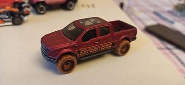 model: Hotwheels və Matchbox modelleri
1/64 — 9