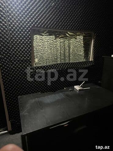 mikrorayon kiraye evler: Geniş və işıqlı otaqlardan ibarət mənzil. Taxta döşəmələr, hündür — 18