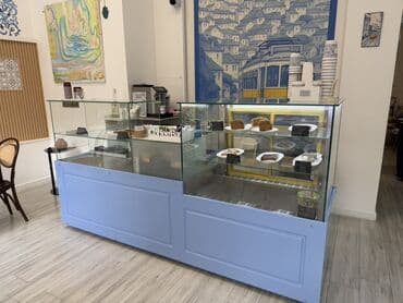 salon vitrinleri: Soyuduculu vitrin – kafe və qənnadı məhsulları üçün - Ön şüşəli — 1