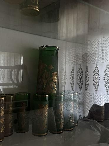 Yaşıl şüşədən dekorativ içki dəsti(Qəhvəyi rəngidə var)İksinide — 1