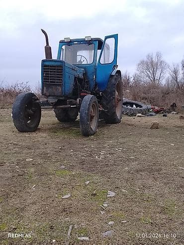 ural masin: Mavi rəngli təkərli traktor - Kabinli, qabaq və arxa işıqlarla - — 5