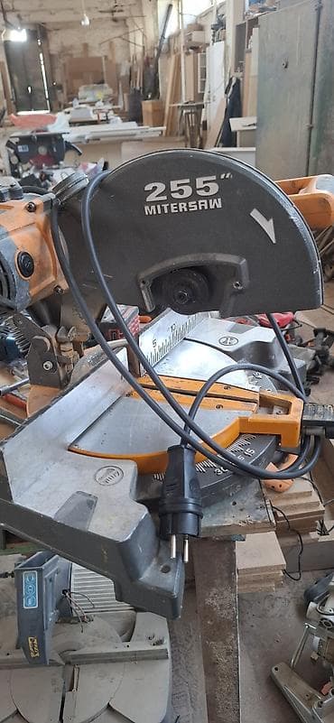 taxta mişar: Elektrikli gönye/kəsim mişarı – sürüşdürmə mexanizmi və bucaq — 3