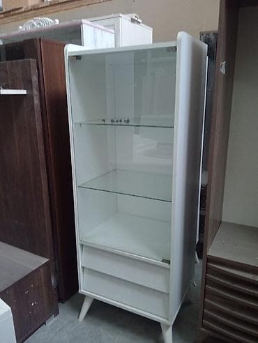 Ağ rəngli şüşə vitrin dolabı - Minimalist dizayn, modern interyerlərə