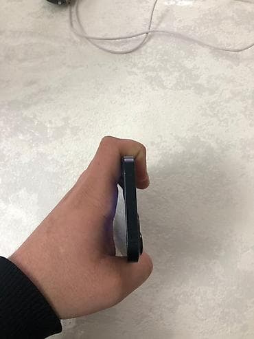 aple: IPhone 13, Midnight, Face ID — 4